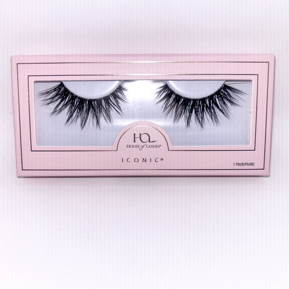 HOUSE of LASHES ICONIC lashes.